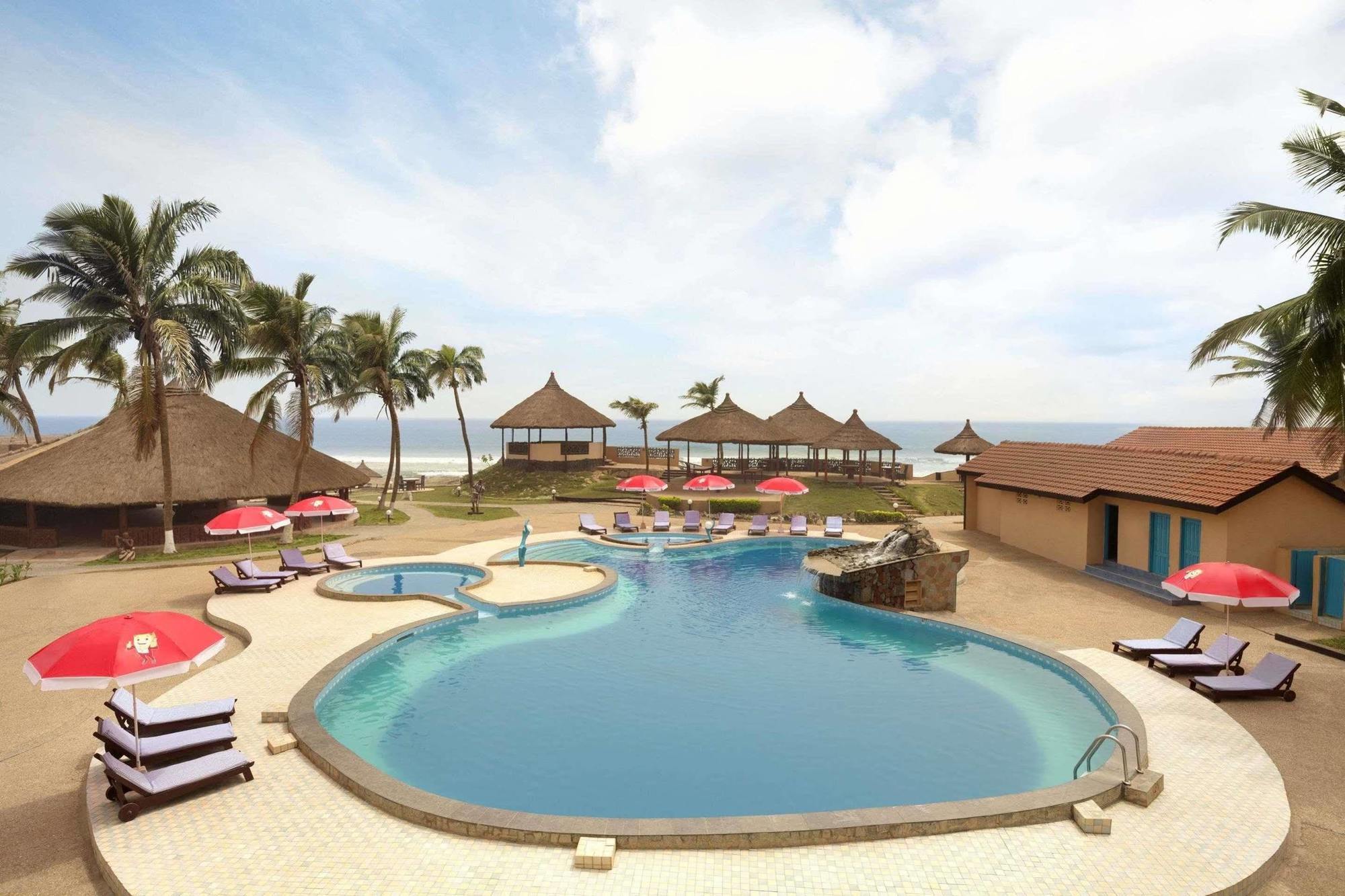 Ramada Resort 아크라 외부 사진