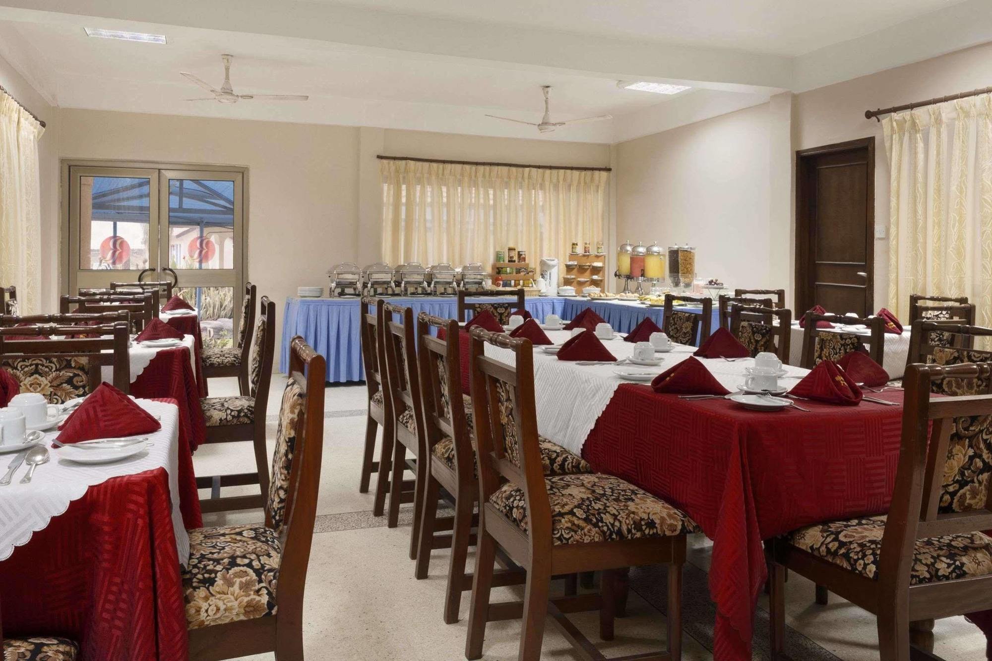 Ramada Resort 아크라 외부 사진