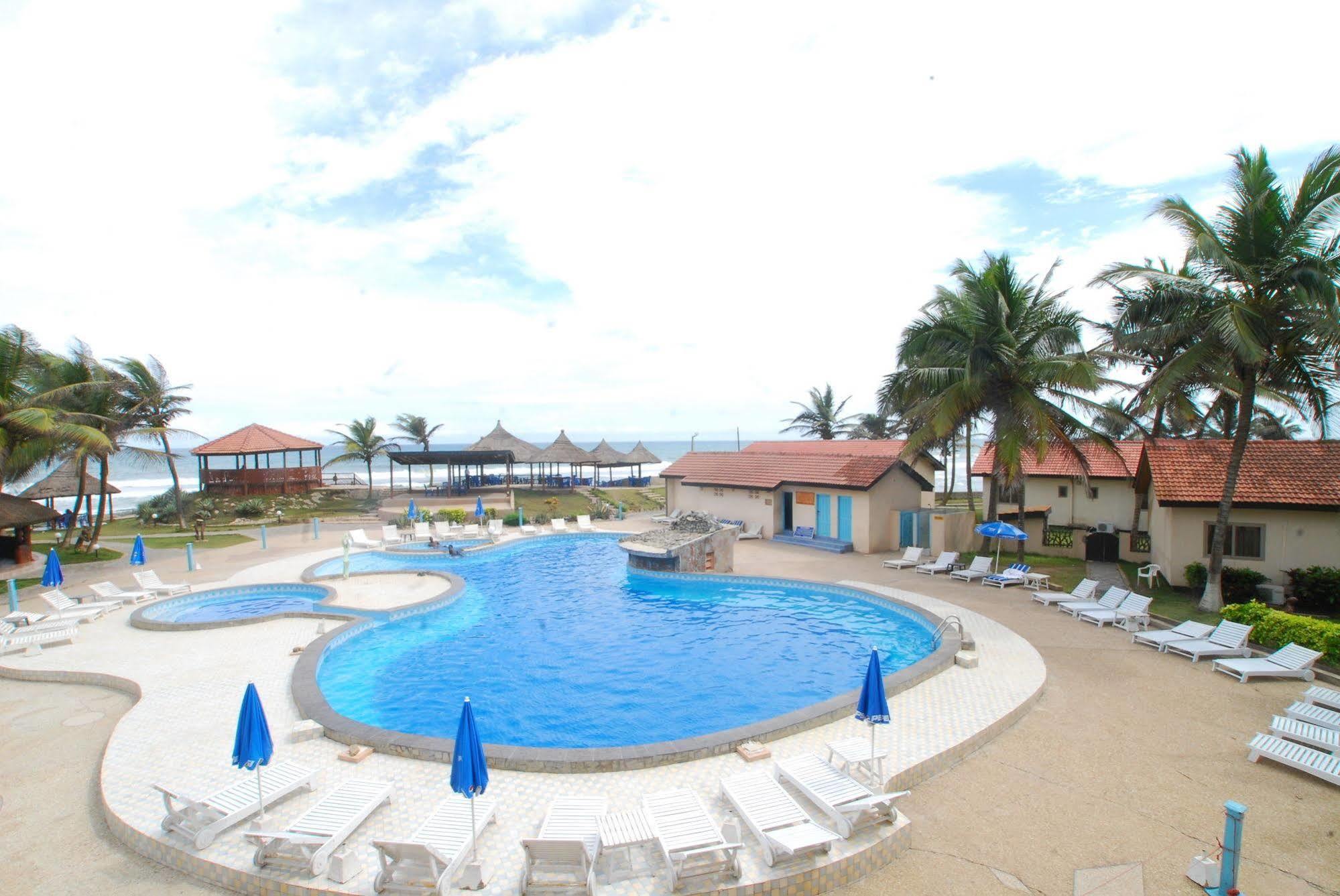 Ramada Resort 아크라 외부 사진